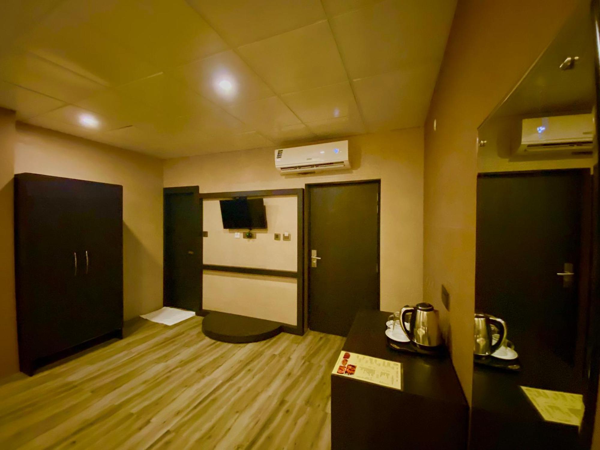 Ace Prime Hotel Большая Нойда Экстерьер фото