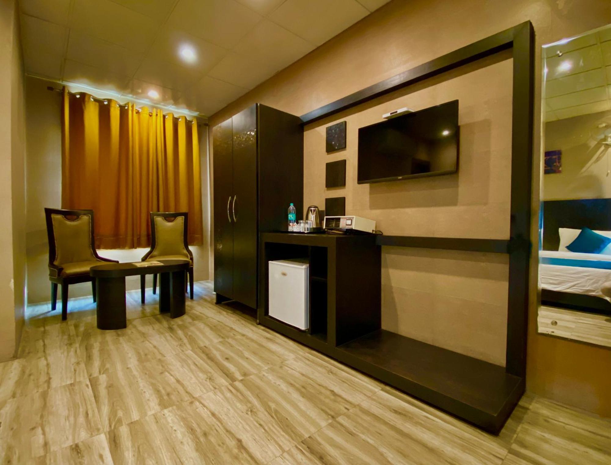 Ace Prime Hotel Большая Нойда Экстерьер фото